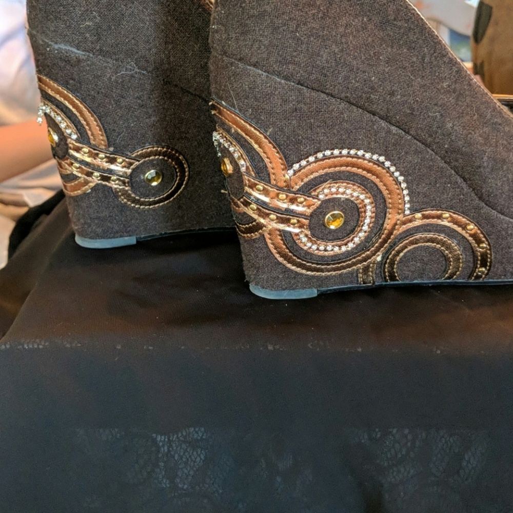 Shoes - Picture 2 of 4